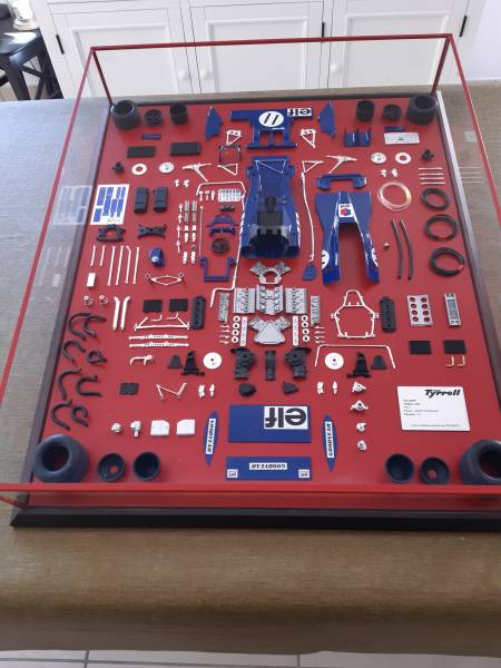 1/12 Maquette TYRRELL 003 MONACO 1971 présentation en éclaté en boite vitrine- piece unique
