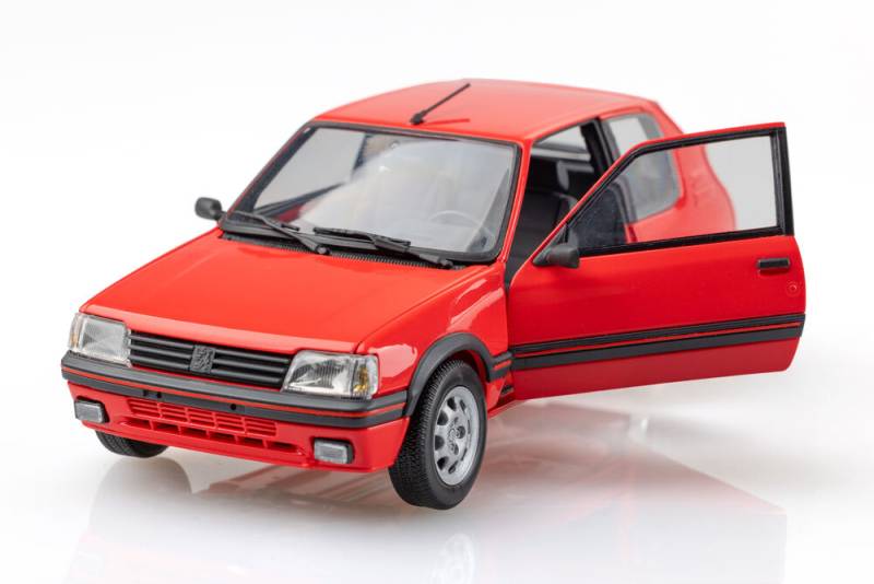 Maquette 1/24 Peugeot 205 GTI Heller 82705 à monter