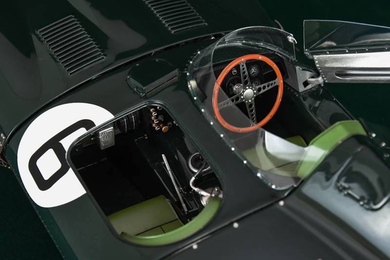 Maquette en kit à monter  1/12 Jaguar Type D Le Mans 1955 Model Factory Hiro K857