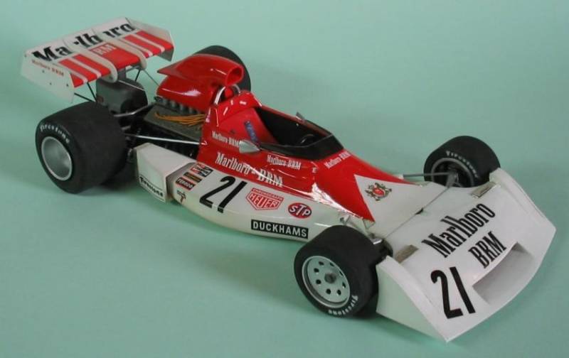 Acheter la maquette 1/20 BRM P-160E 1973 Iritani en résine avec moteur visible et pièces photodécoupées