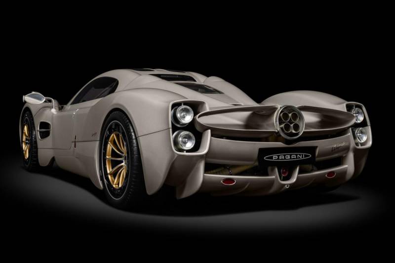 maquette à monter pocher  1/8 pagani utopia