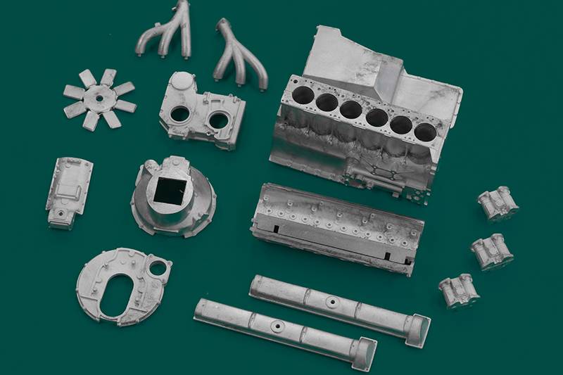 pieces métal  moteur1/12 Aston Martin DB4 GTZ le mans 1961 kit MFH K854